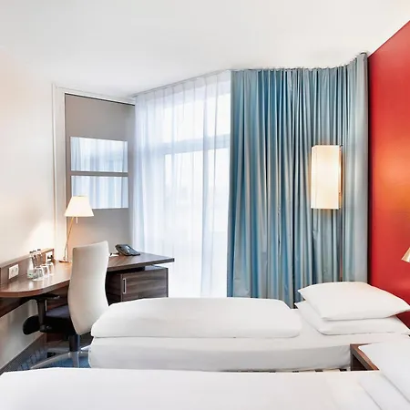 科隆布吕尔h +酒店 4*