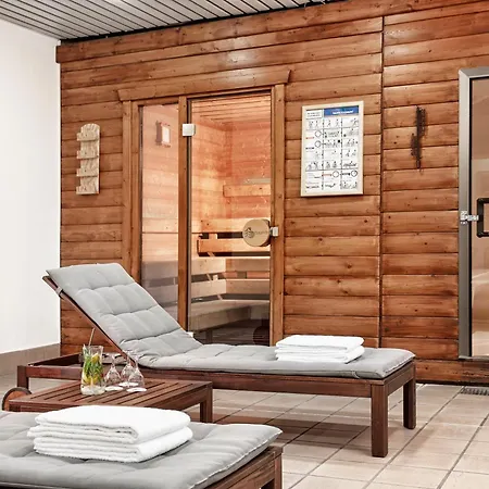 科隆布吕尔h +酒店 4*