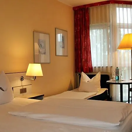 科隆布吕尔h +酒店 酒店