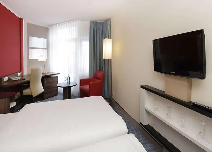 科隆布吕尔h +酒店