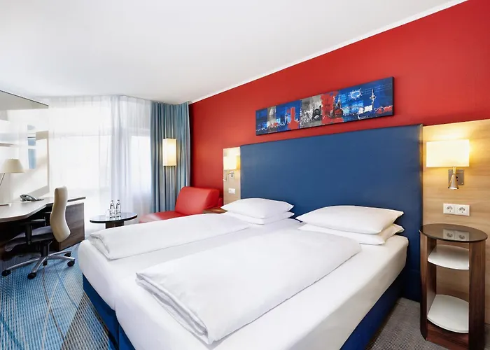 科隆布吕尔h +酒店 酒店