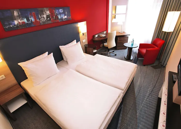 科隆布吕尔h +酒店 4*