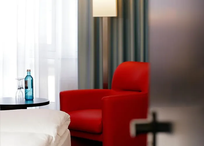 科隆布吕尔h +酒店