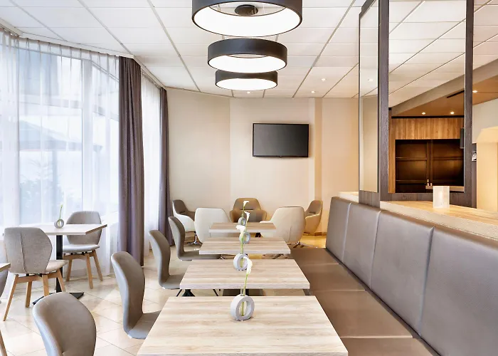 科隆布吕尔h +酒店