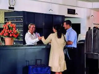 科隆布吕尔h +酒店 酒店 4*